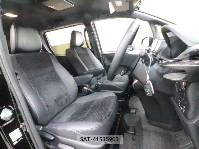 Toyota VOXY 2021-12 6999073-3