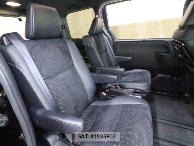 Toyota VOXY 2021-12 6999073-4