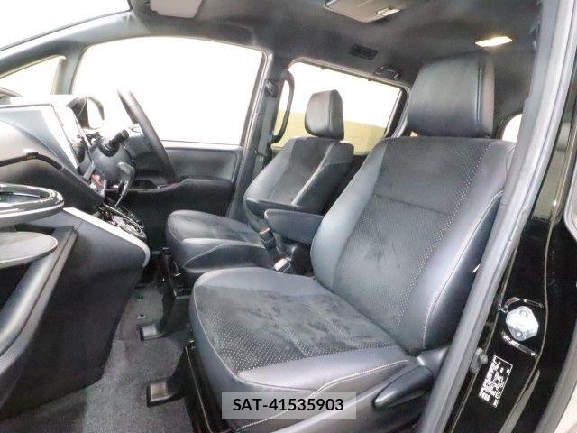 Toyota VOXY 2021-12 6999073-7