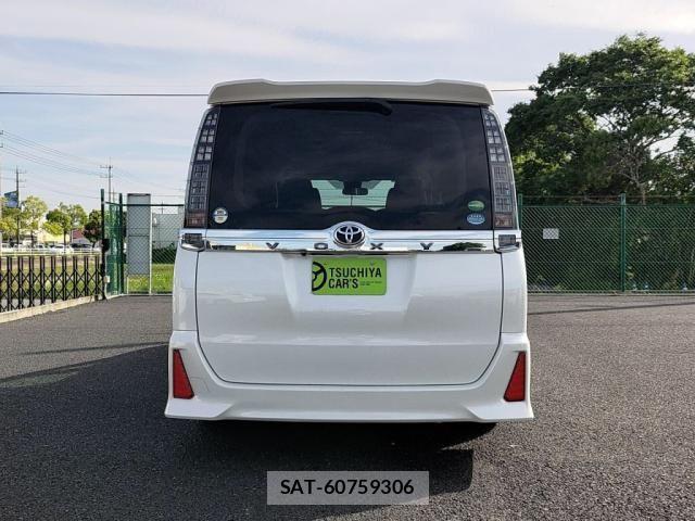 Toyota VOXY 2017-06 6999091-9