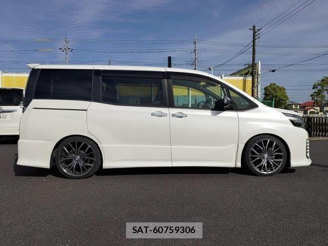 Toyota VOXY 2017-06 6999091-10