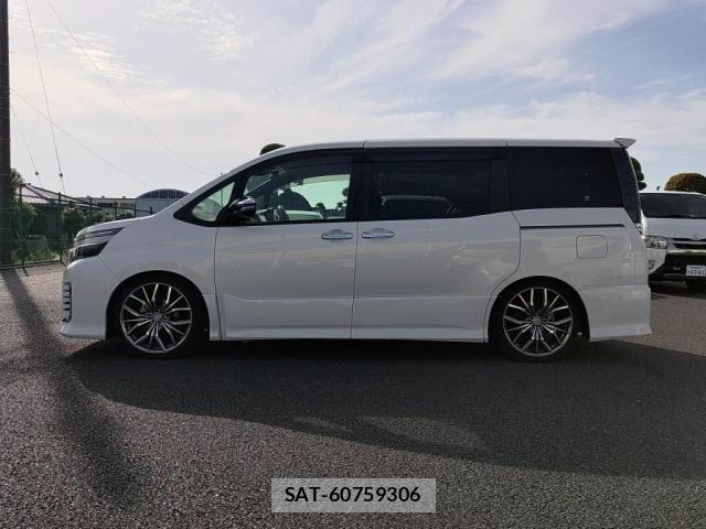 Toyota VOXY 2017-06 6999091-11