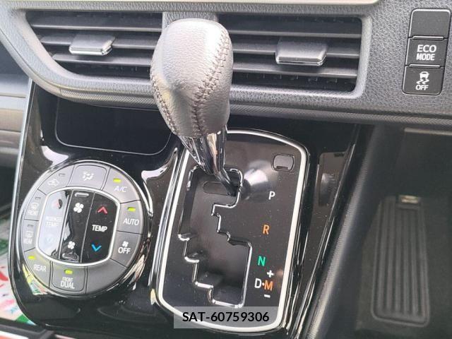 Toyota VOXY 2017-06 6999091-14