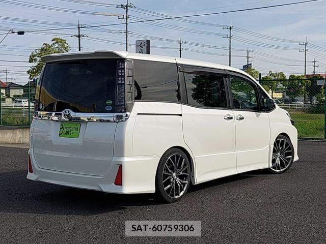 Toyota VOXY 2017-06 6999091-1