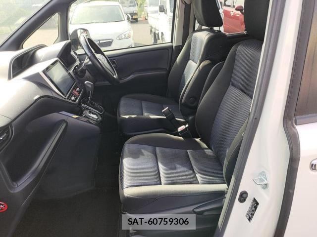 Toyota VOXY 2017-06 6999091-21