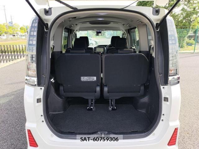 Toyota VOXY 2017-06 6999091-24