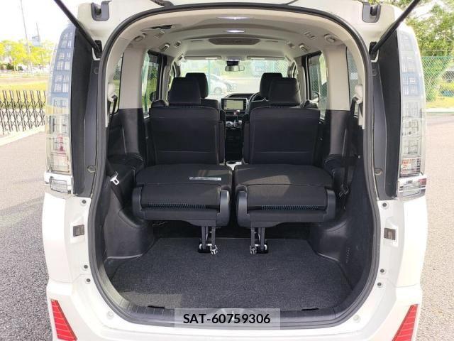 Toyota VOXY 2017-06 6999091-25