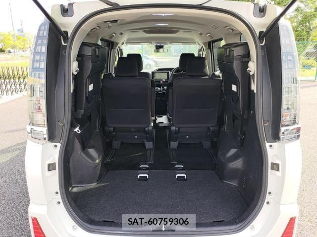 Toyota VOXY 2017-06 6999091-26