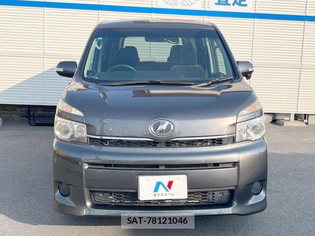 Toyota VOXY 2011-10 6999107-13