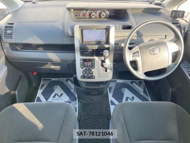 Toyota VOXY 2011-10 6999107-1