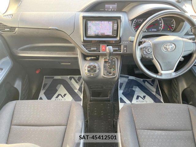 Toyota VOXY 2015-08 6999105-1