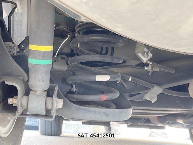 Toyota VOXY 2015-08 6999105-19