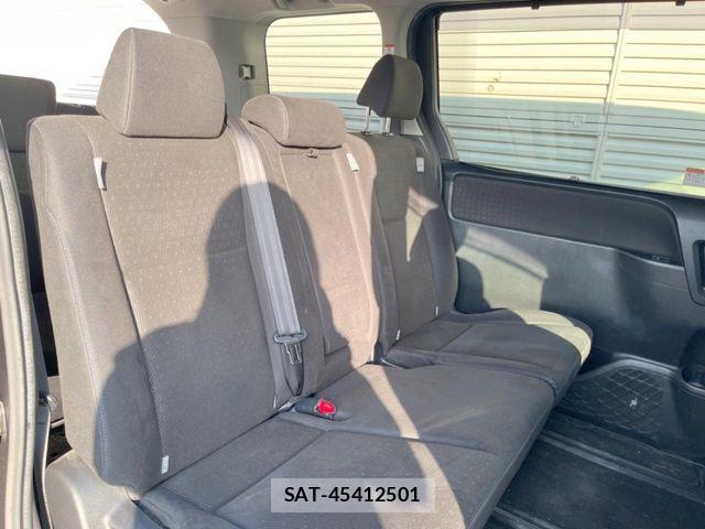 Toyota VOXY 2015-08 6999105-7