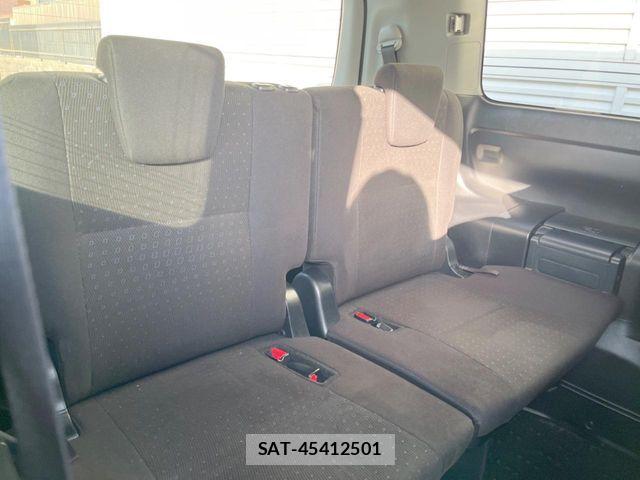 Toyota VOXY 2015-08 6999105-8