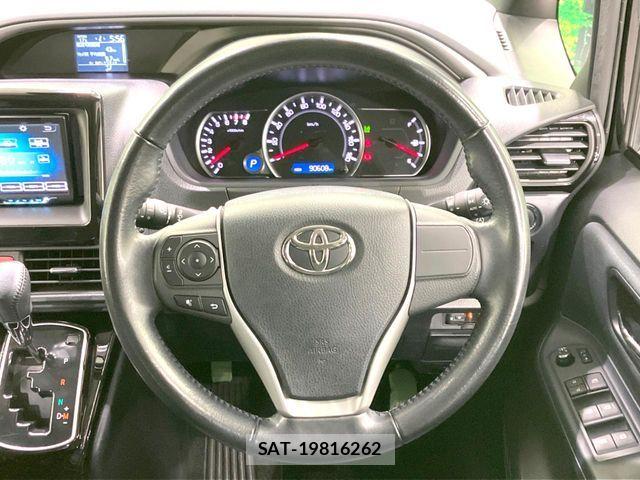 Toyota VOXY 2017-05 6999103-11