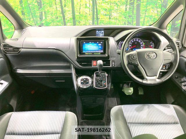 Toyota VOXY 2017-05 6999103-1