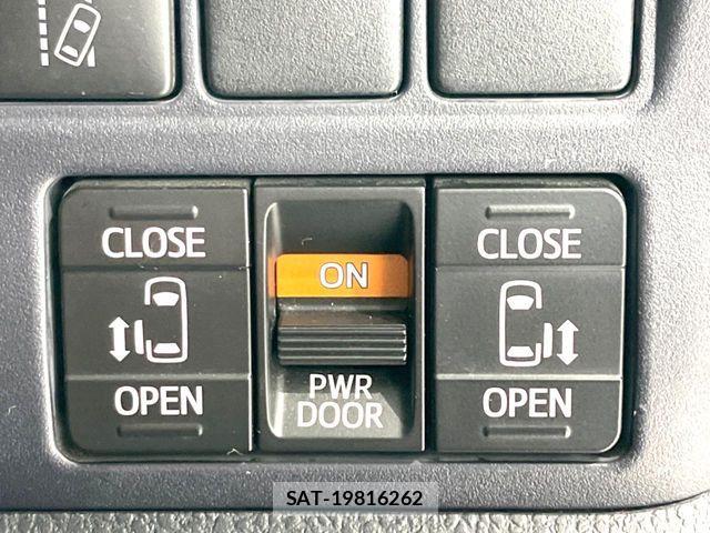 Toyota VOXY 2017-05 6999103-5