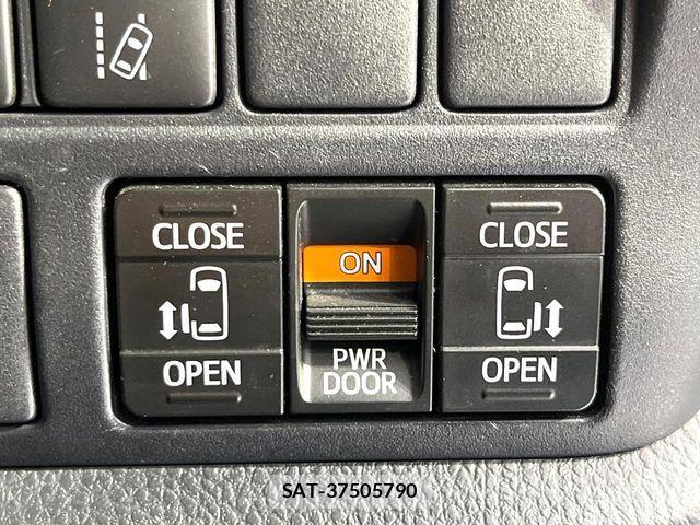 Toyota VOXY 2017-08 6999089-2