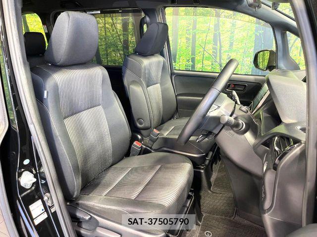Toyota VOXY 2017-08 6999089-7