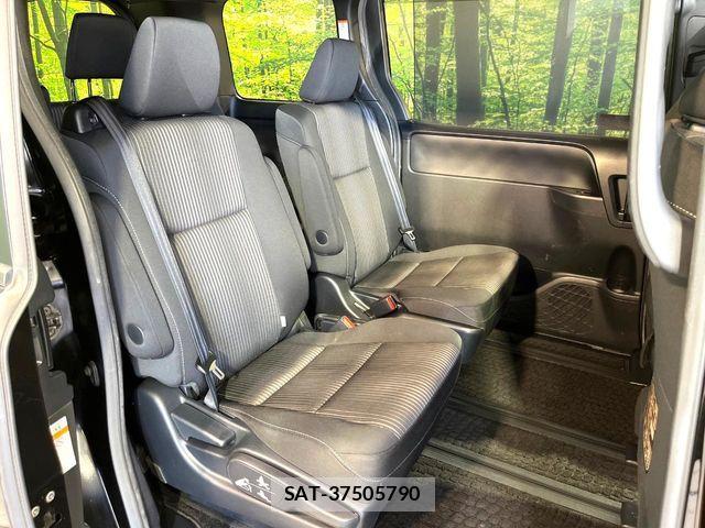 Toyota VOXY 2017-08 6999089-8