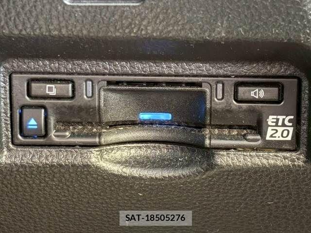 Toyota VOXY 2022-12 6999067-8