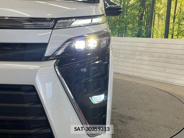 Toyota VOXY 2018-03 6999095-12