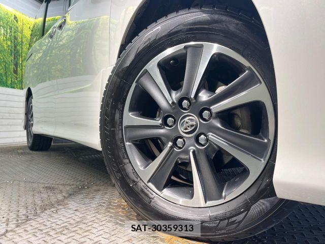 Toyota VOXY 2018-03 6999095-13