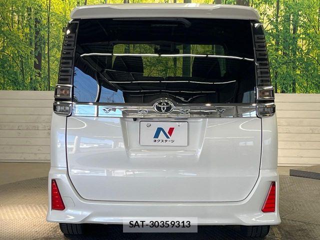 Toyota VOXY 2018-03 6999095-14