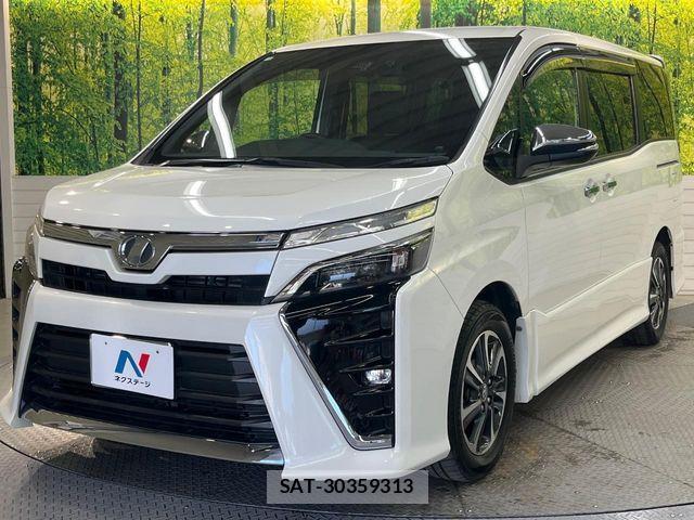 Toyota VOXY 2018-03 6999095-15