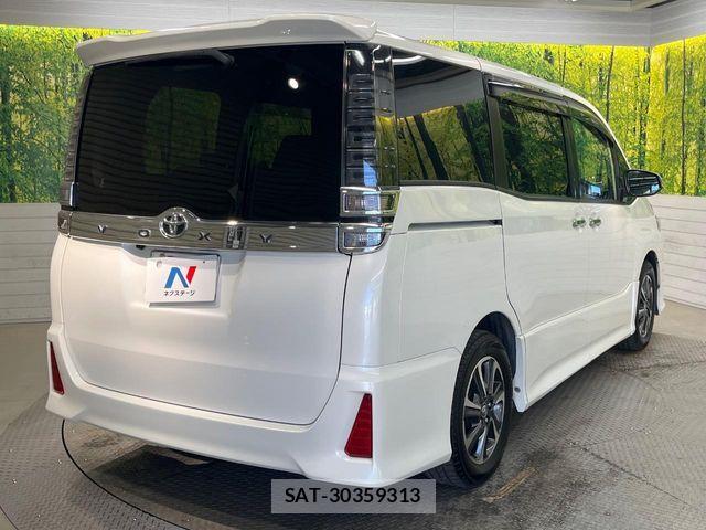 Toyota VOXY 2018-03 6999095-16