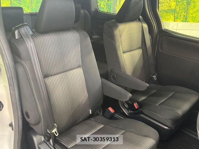 Toyota VOXY 2018-03 6999095-8