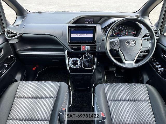 Toyota VOXY 2018-12 7021858-1