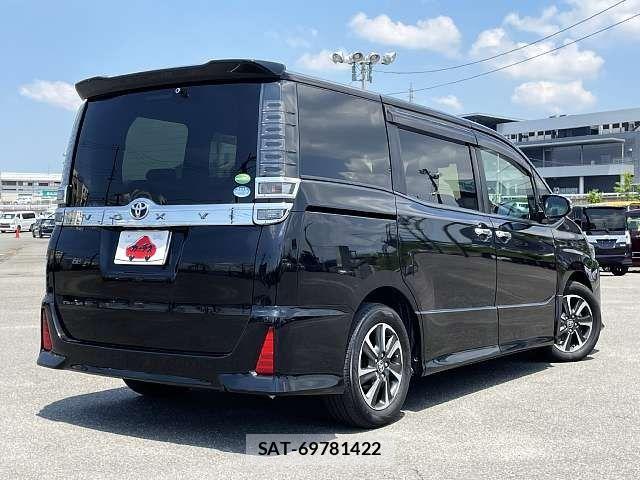Toyota VOXY 2018-12 7021858-2