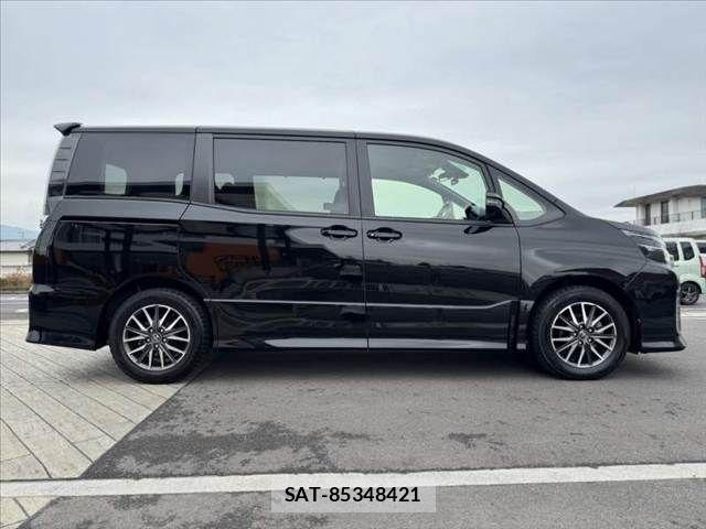 Toyota VOXY 2017-03 7021869-11