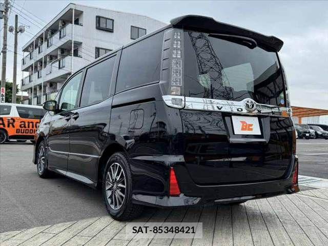 Toyota VOXY 2017-03 7021869-12
