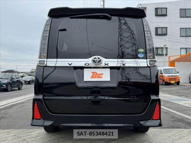 Toyota VOXY 2017-03 7021869-13