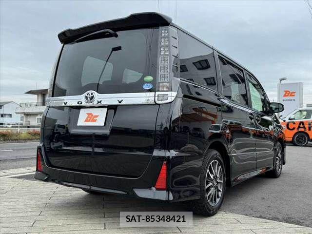 Toyota VOXY 2017-03 7021869-14