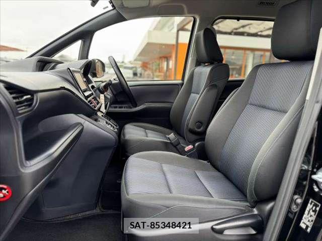 Toyota VOXY 2017-03 7021869-16