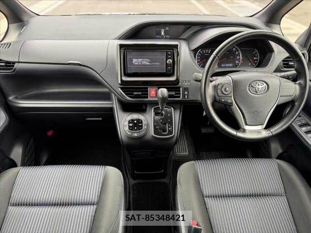 Toyota VOXY 2017-03 7021869-1