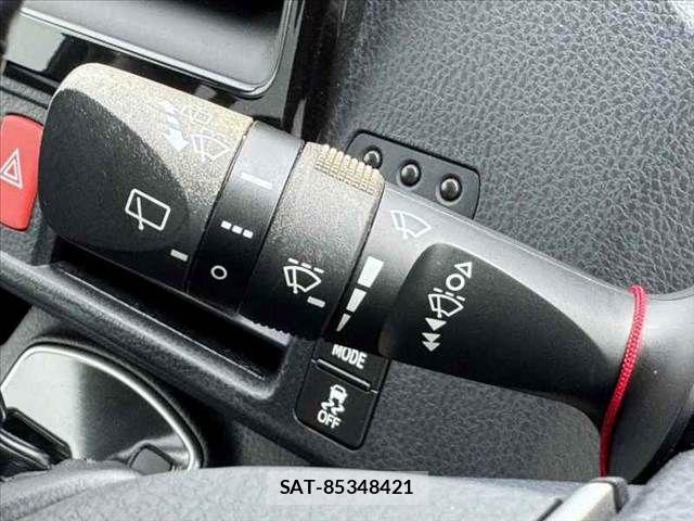 Toyota VOXY 2017-03 7021869-24