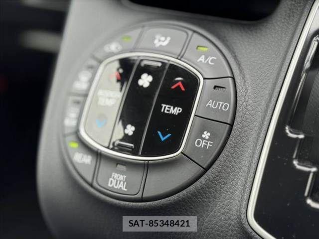 Toyota VOXY 2017-03 7021869-26