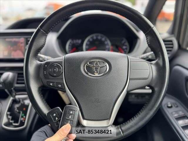 Toyota VOXY 2017-03 7021869-5
