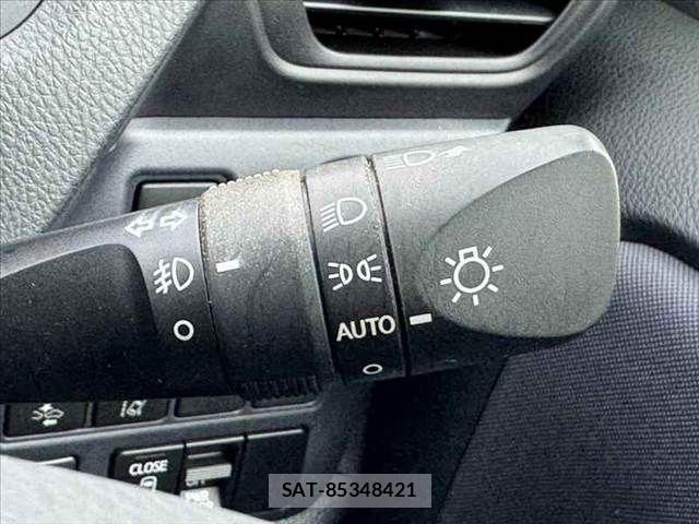 Toyota VOXY 2017-03 7021869-6