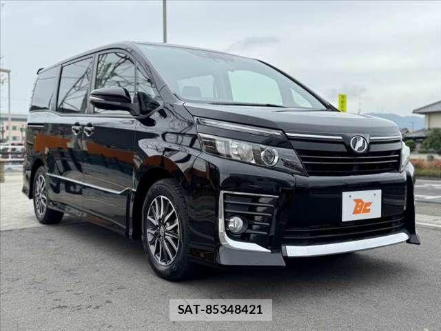 Toyota VOXY 2017-03 7021869-7