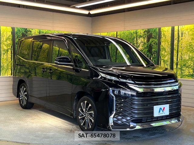 Toyota VOXY 2023-11 7021857-15