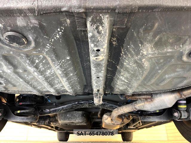 Toyota VOXY 2023-11 7021857-18