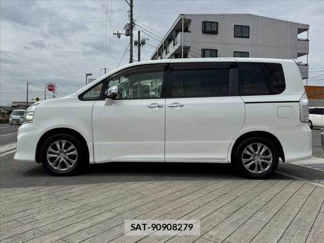 Toyota VOXY 2012-11 7021870-10
