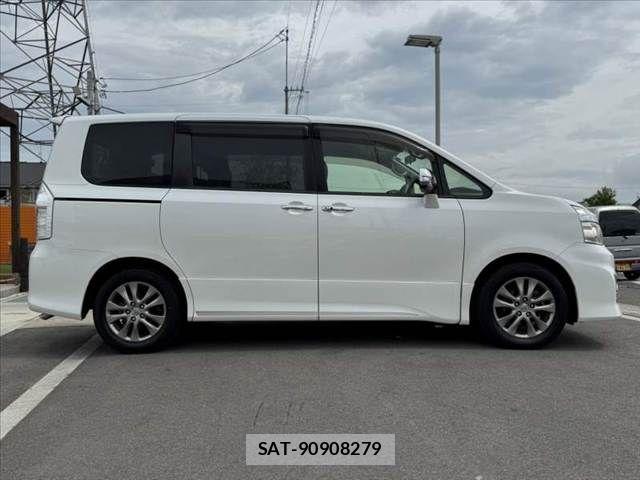 Toyota VOXY 2012-11 7021870-11