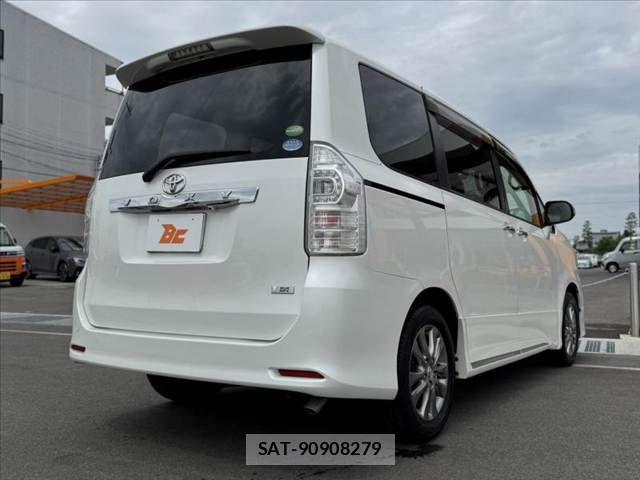 Toyota VOXY 2012-11 7021870-14