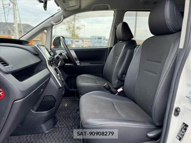 Toyota VOXY 2012-11 7021870-16